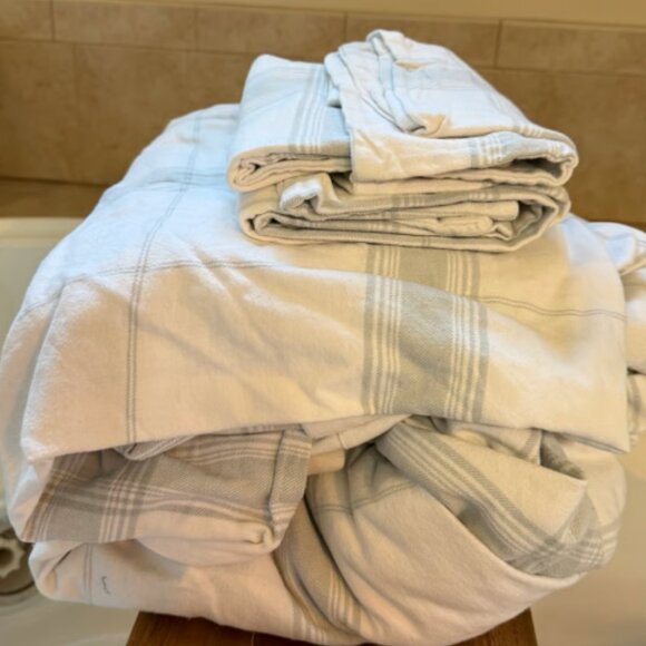 Boll and Branch White and Blue KING Striped Flannel Sheet Set - Picture 6 of 6